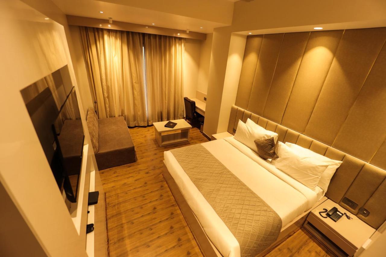 Hotel Mvr Grand Канпур Экстерьер фото
