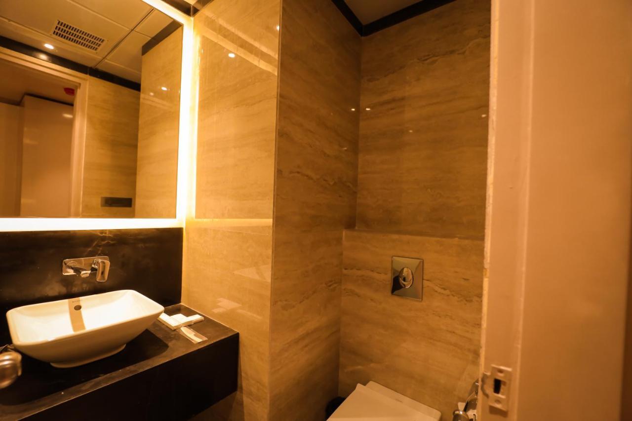 Hotel Mvr Grand Канпур Экстерьер фото